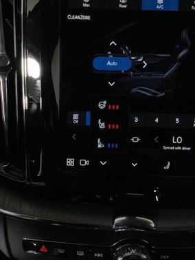 2025 Volvo XC60 Plug-In Hybrid T8 Ultra