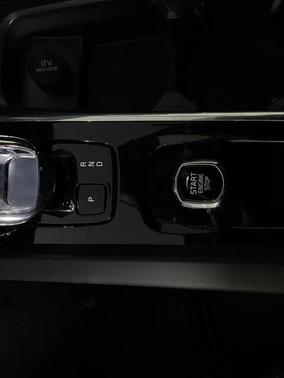 2025 Volvo XC60 Plug-In Hybrid T8 Ultra