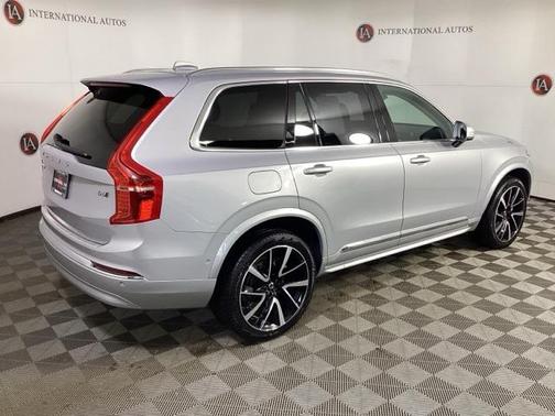 2024 Volvo XC90 B6 Ultimate Bright Theme 6-Seater