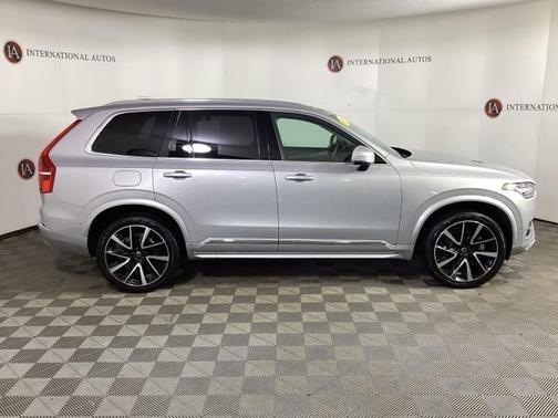 2024 Volvo XC90 B6 Ultimate Bright Theme 6-Seater