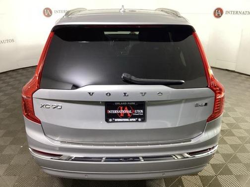 2024 Volvo XC90 B6 Ultimate Bright Theme 6-Seater