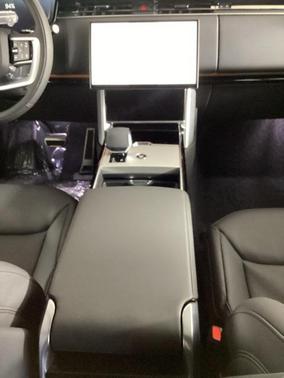 2025 Land Rover Range Rover P550e SE