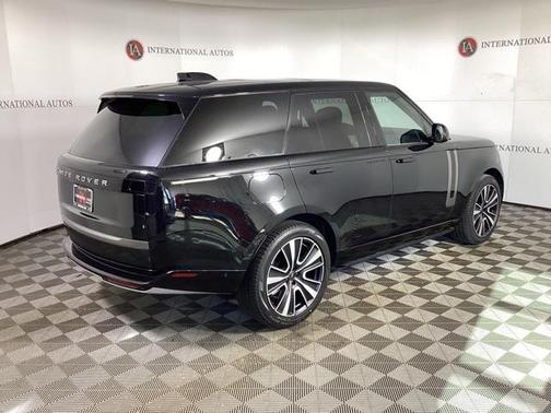 2025 Land Rover Range Rover P550e SE