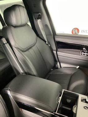 2025 Land Rover Range Rover P550e SE
