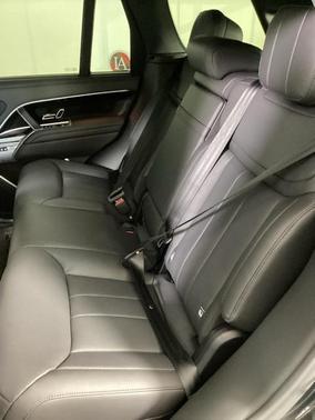 2025 Land Rover Range Rover P550e SE