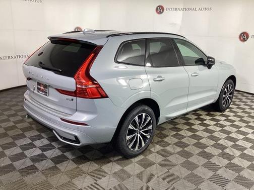 2025 Volvo XC60 B5 Core