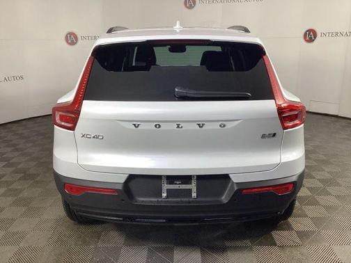 2026 Volvo XC40 Plus, B5 AWD Gas (mild hybrid), Dark