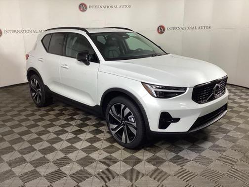 2026 Volvo XC40 Plus, B5 AWD Gas (mild hybrid), Dark