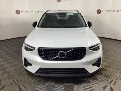 2026 Volvo XC40 Plus, B5 AWD Gas (mild hybrid), Dark
