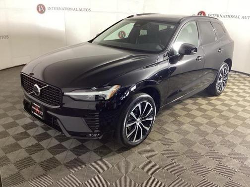 2023 Volvo XC60 B5 Plus Dark Theme