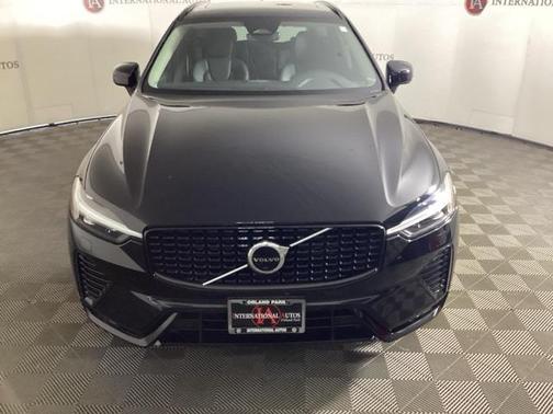 2023 Volvo XC60 B5 Plus Dark Theme
