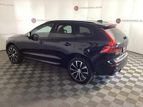 2023 Volvo XC60 B5 Plus Dark Theme