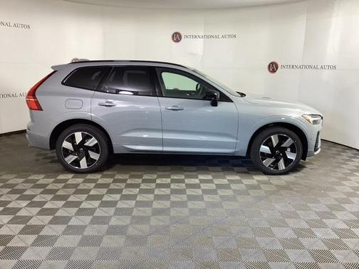 2025 Volvo XC60 Plug-In Hybrid Plus