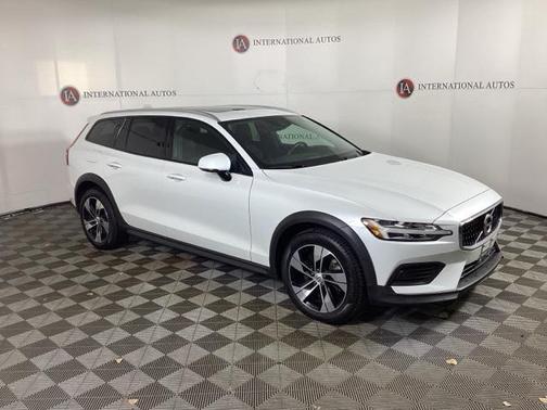 2020 Volvo V60 Cross Country T5