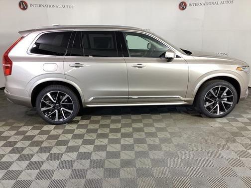2025 Volvo XC90 B5 Plus