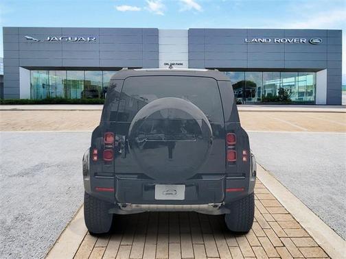 2025 Land Rover Defender 110 P300