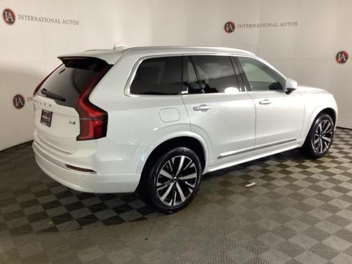 2025 Volvo XC90 B6 Core