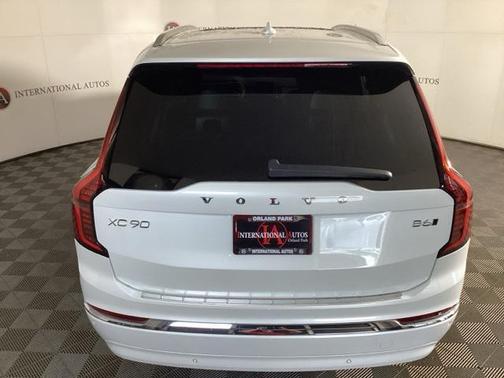2025 Volvo XC90 B6 Core