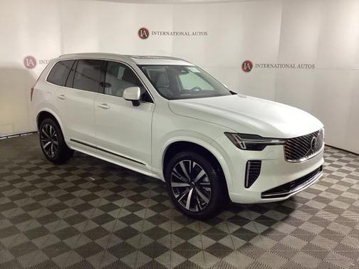 2025 Volvo XC90 B6 Core