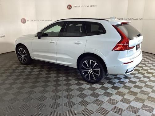 2025 Volvo XC60 B5 Plus