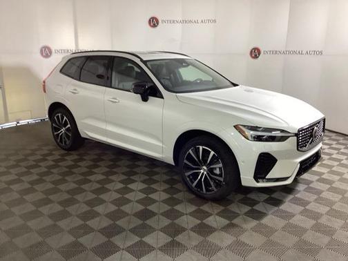 2025 Volvo XC60 B5 Plus