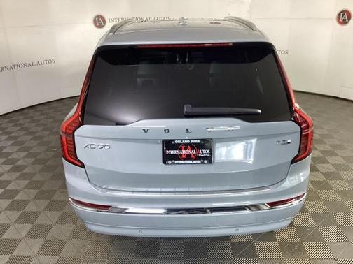 2025 Volvo XC90 Plug-In Hybrid T8 Core 7-Seater
