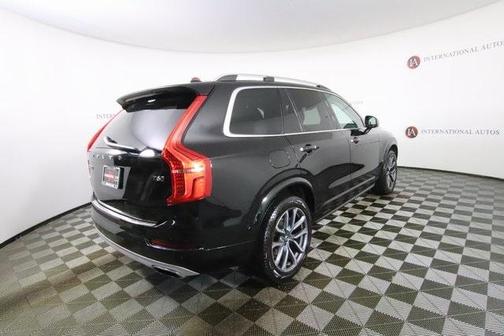 Photo 5 of 33 of 2019 Volvo XC90 T6 Momentum