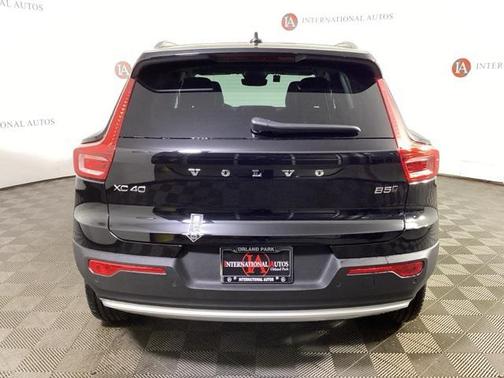 2025 Volvo XC40 B5 Plus Bright Theme