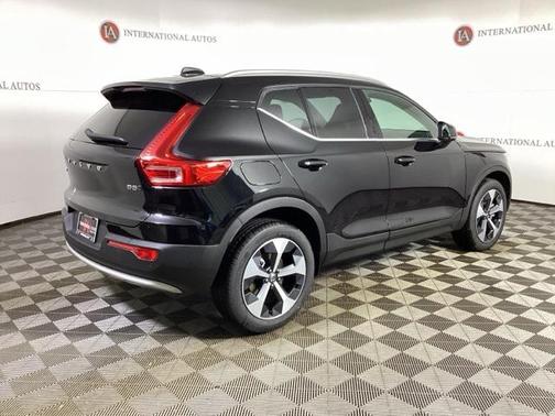 2025 Volvo XC40 B5 Plus Bright Theme