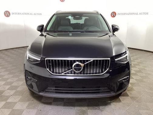 2025 Volvo XC40 B5 Plus Bright Theme
