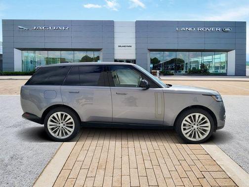 2024 Land Rover Range Rover P530 SE