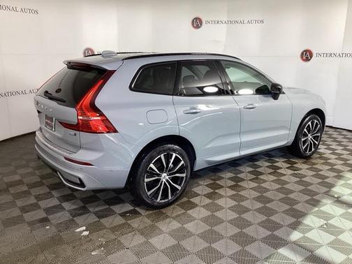 2025 Volvo XC60 B5 Plus