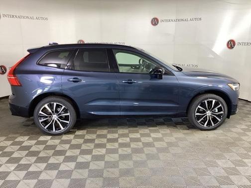 2025 Volvo XC60 B5 Plus