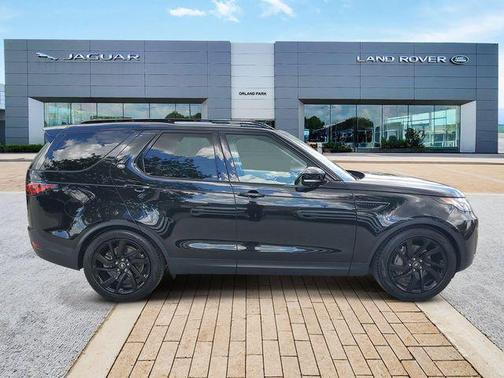 Santorini Black Metallic 2025 Land Rover Discovery P300 S