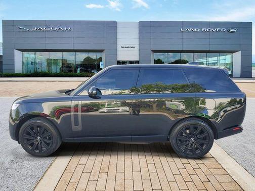Black 2025 Land Rover Range Rover P550e SE