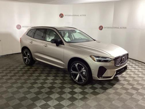 2025 Volvo XC60 B5 Ultra