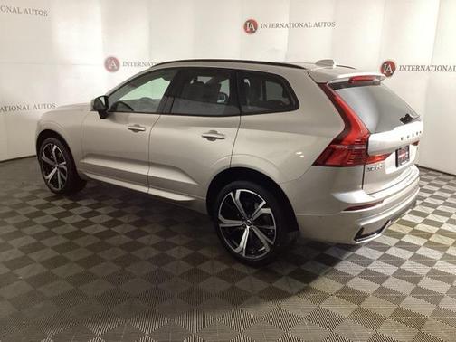 2025 Volvo XC60 B5 Ultra
