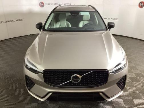 2025 Volvo XC60 B5 Ultra