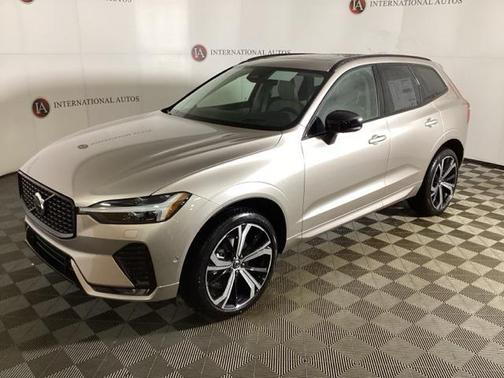 2025 Volvo XC60 B5 Ultra