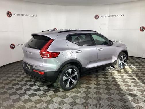 2026 Volvo XC40 B5 Plus