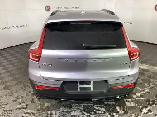 2026 Volvo XC40 B5 Plus