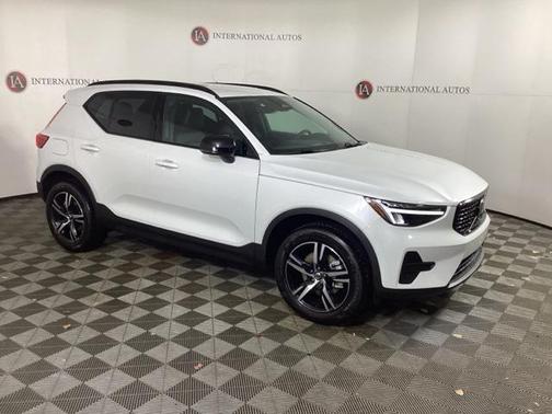 2026 Volvo XC40 B5 Core