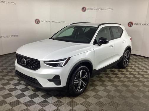 2026 Volvo XC40 B5 Core