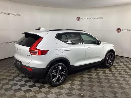 2026 Volvo XC40 B5 Core