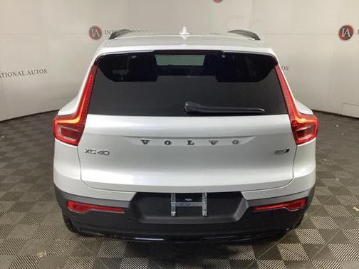 2026 Volvo XC40 B5 Core