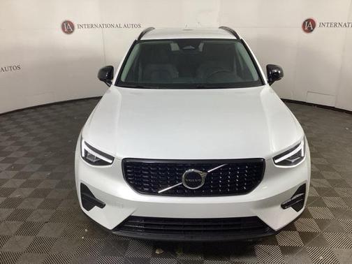 2026 Volvo XC40 B5 Core