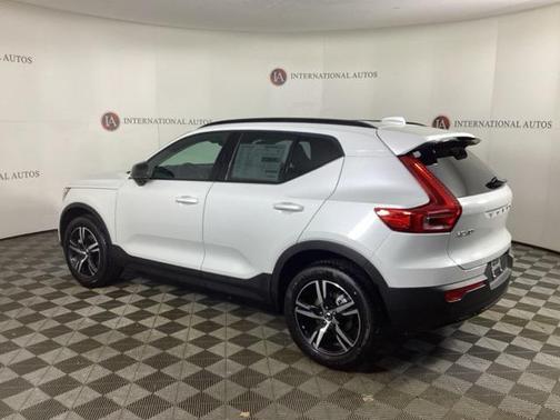 2026 Volvo XC40 B5 Core