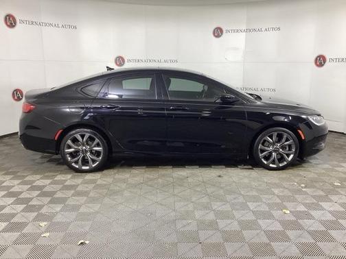 2016 Chrysler 200 S