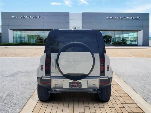 2025 Land Rover Defender 110 P400 S