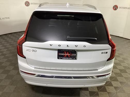 2025 Volvo XC90 B5 Plus 6-Seater